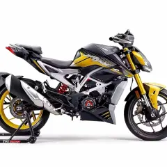 Motocicleta deportiva TVS Apache RTR 200 4V en negro y dorado, lista para la acción.