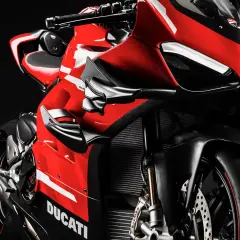 La Ducati más cara, una obra maestra roja y negra con detalles en fibra de carbono, lista para la velocidad.