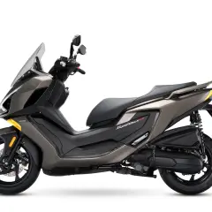 Kymco Super Dink 125 GT en color gris. Buscando kymco super dink 125 opiniones para tu próxima moto.