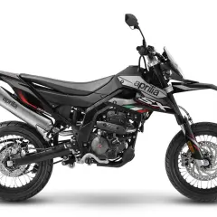 Aprilia SX 125, una moto enduro ágil y deportiva, lista para la aventura en cualquier terreno.