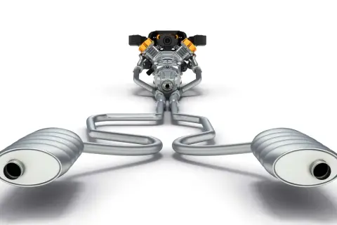 Motor V8 con sistema de escape doble, listo para obtener su certificado de homologación escape.