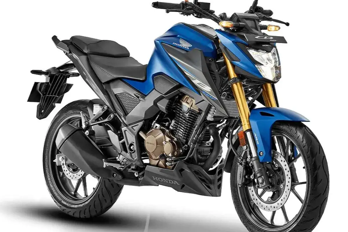 Honda CB300F azul brillante, lista para la aventura urbana.