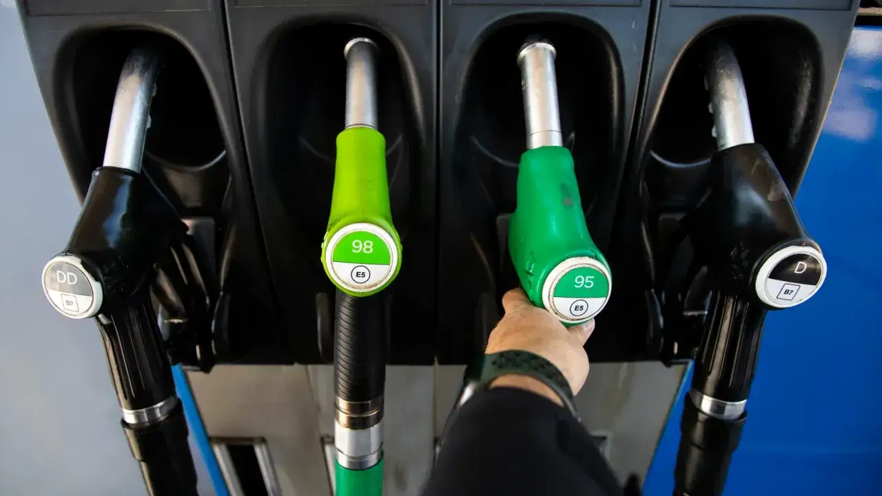 Mano elige entre gasolina 95 y 98 para moto de 4 tiempos. ¿Qué gasolina usa una moto de 4 tiempos?