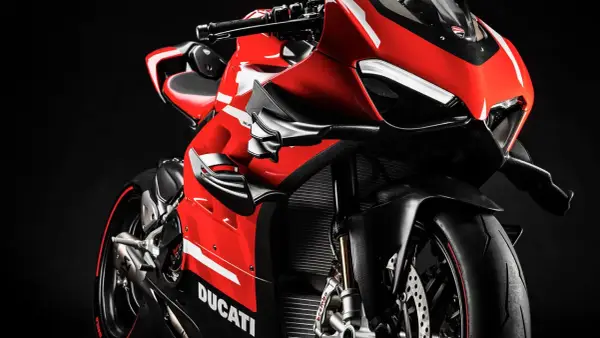 La Ducati más cara, una obra maestra roja y negra con detalles en fibra de carbono, lista para la velocidad.